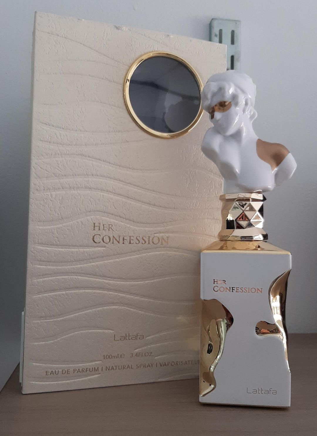 HER CONFESSION ESTUCHE
